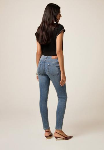 Узкие джинсы
