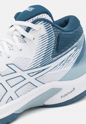 Кроссовки для зала