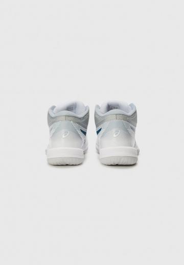 Кроссовки для зала