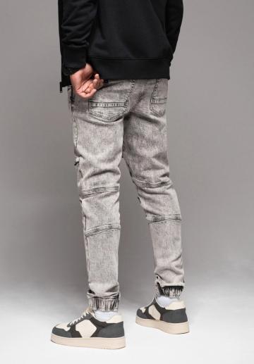 Узкие джинсы