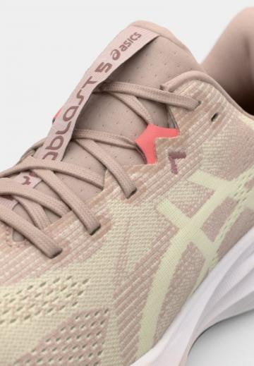 Беговые кроссовки