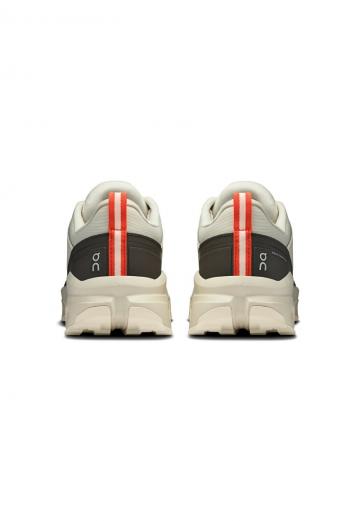 Походные кроссовки