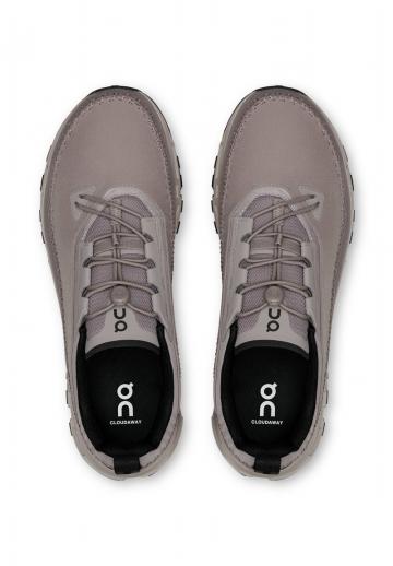 Походные кроссовки