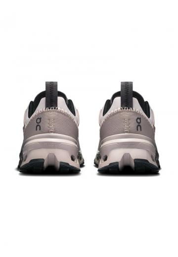 Походные кроссовки