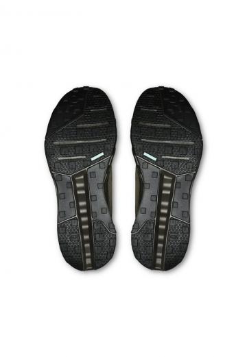 Походные кроссовки