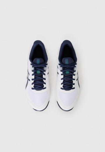 Теннисные кроссовки