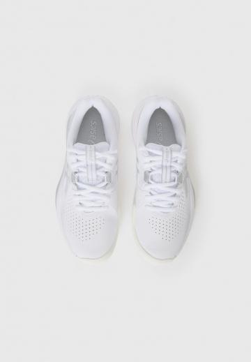 Теннисные кроссовки