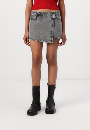 Джинсовые шорты