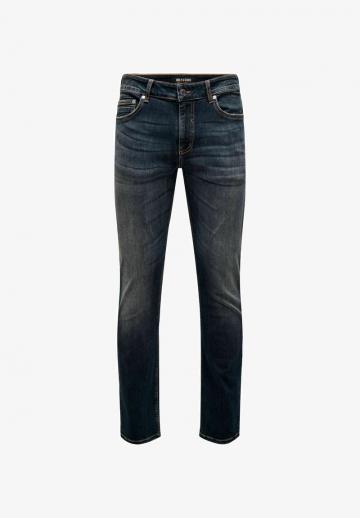 Прямые джинсы