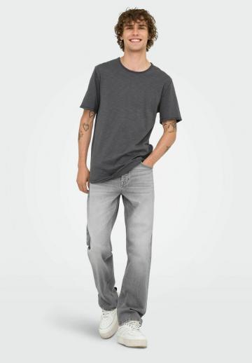 Прямые джинсы