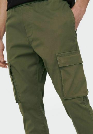 Брюки с накладными карманами