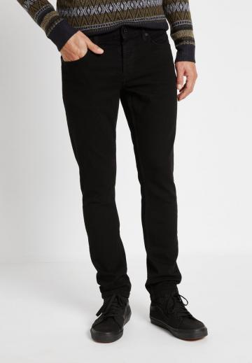 Узкие джинсы