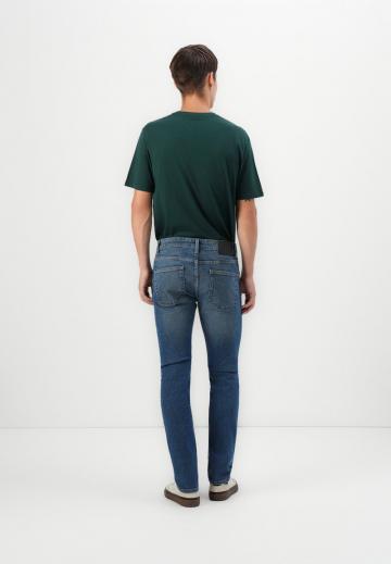 Узкие джинсы