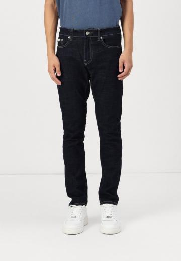 Узкие джинсы