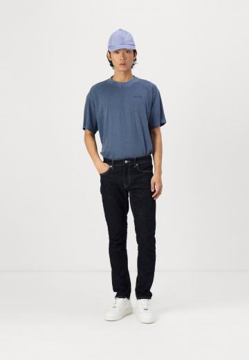 Узкие джинсы