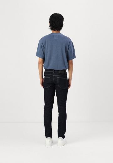 Узкие джинсы