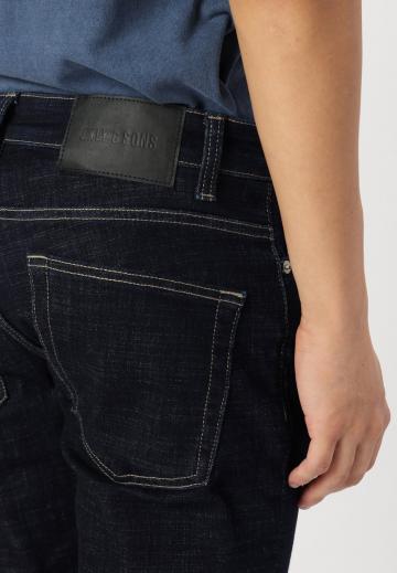 Узкие джинсы