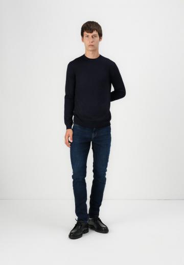 Узкие джинсы