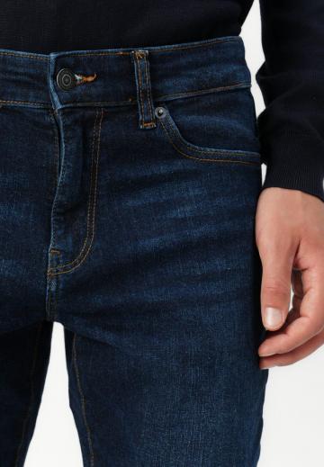 Узкие джинсы