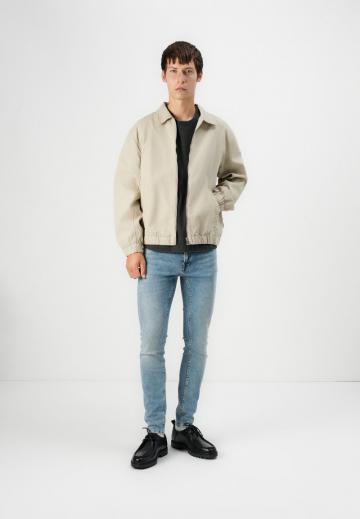 Узкие джинсы