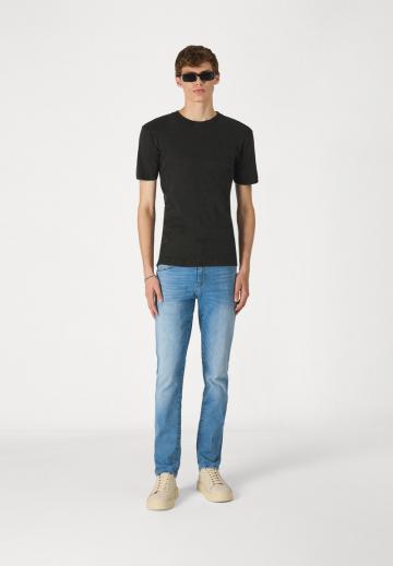 Прямые джинсы