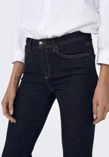 Клешеные джинсы