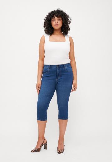 Короткие джинсы