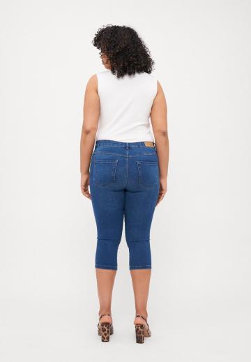 Короткие джинсы