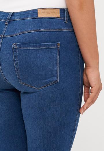 Короткие джинсы