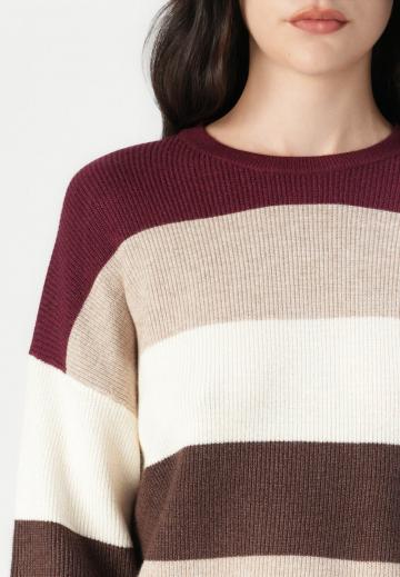 Пуловер в полоску