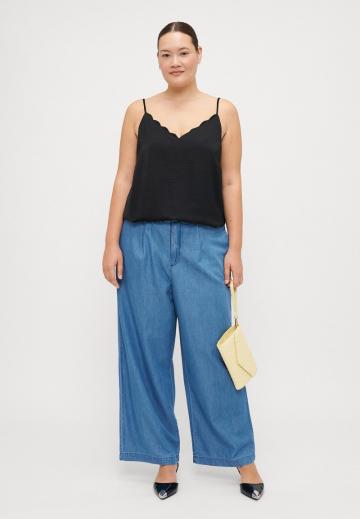 Топ на бретельках