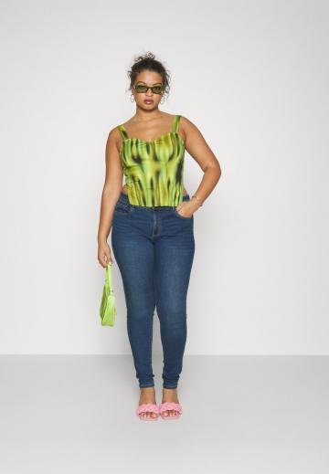 Узкие джинсы