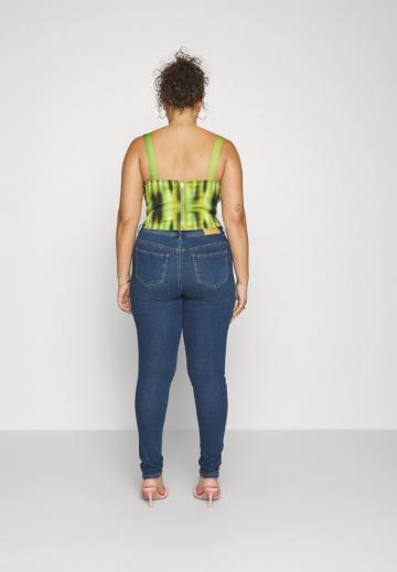 Узкие джинсы