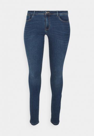 Узкие джинсы