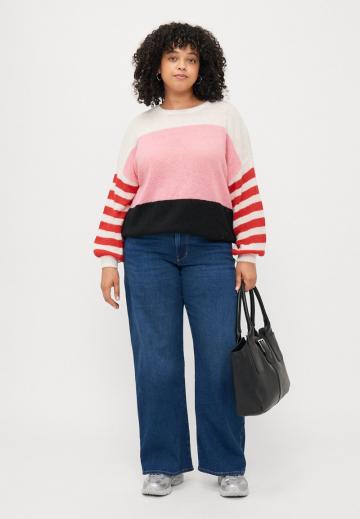 Пуловер в полоску