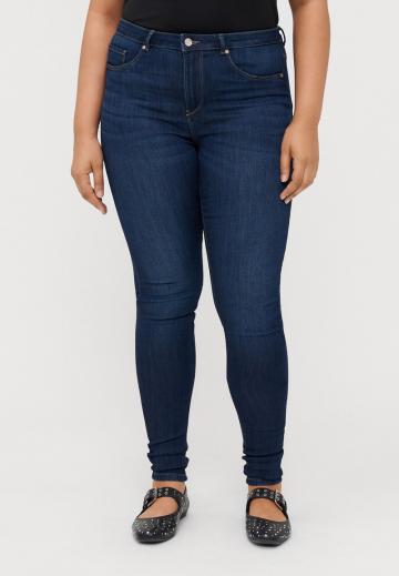 Узкие джинсы