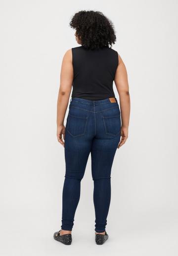 Узкие джинсы