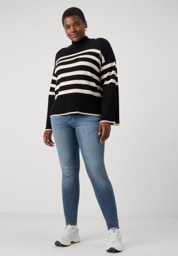 Узкие джинсы