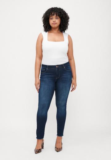 Узкие джинсы