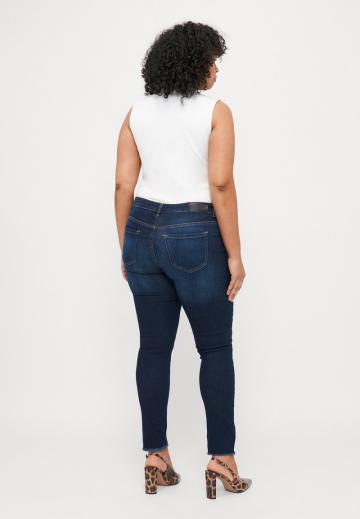 Узкие джинсы