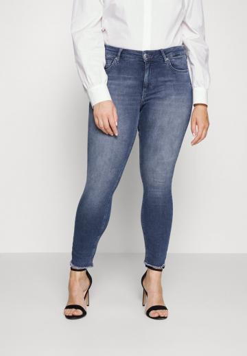 Узкие джинсы