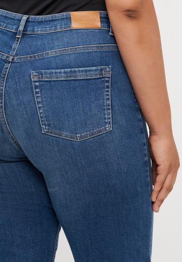 Прямые джинсы