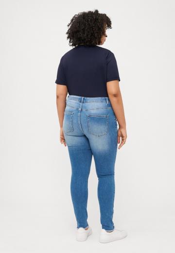 Узкие джинсы