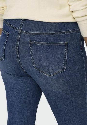 Узкие джинсы