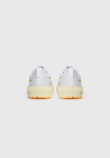 Беговые кроссовки