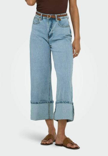 Короткие джинсы