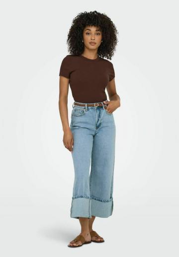 Короткие джинсы