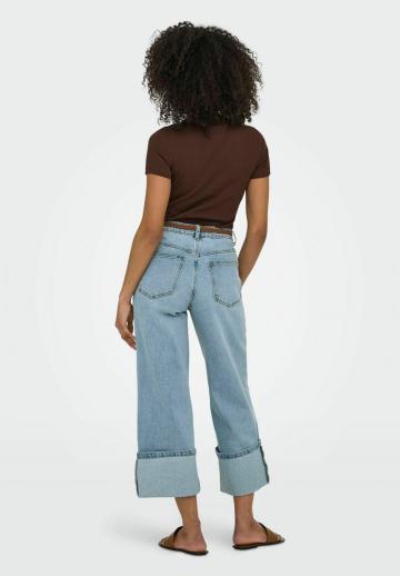 Короткие джинсы