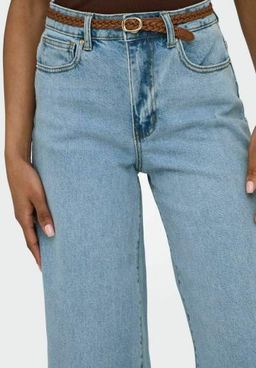 Короткие джинсы