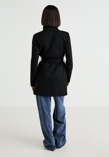 Короткое пальто